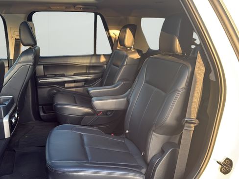 Used 2024 Ford Expedition XLT RWD image 22