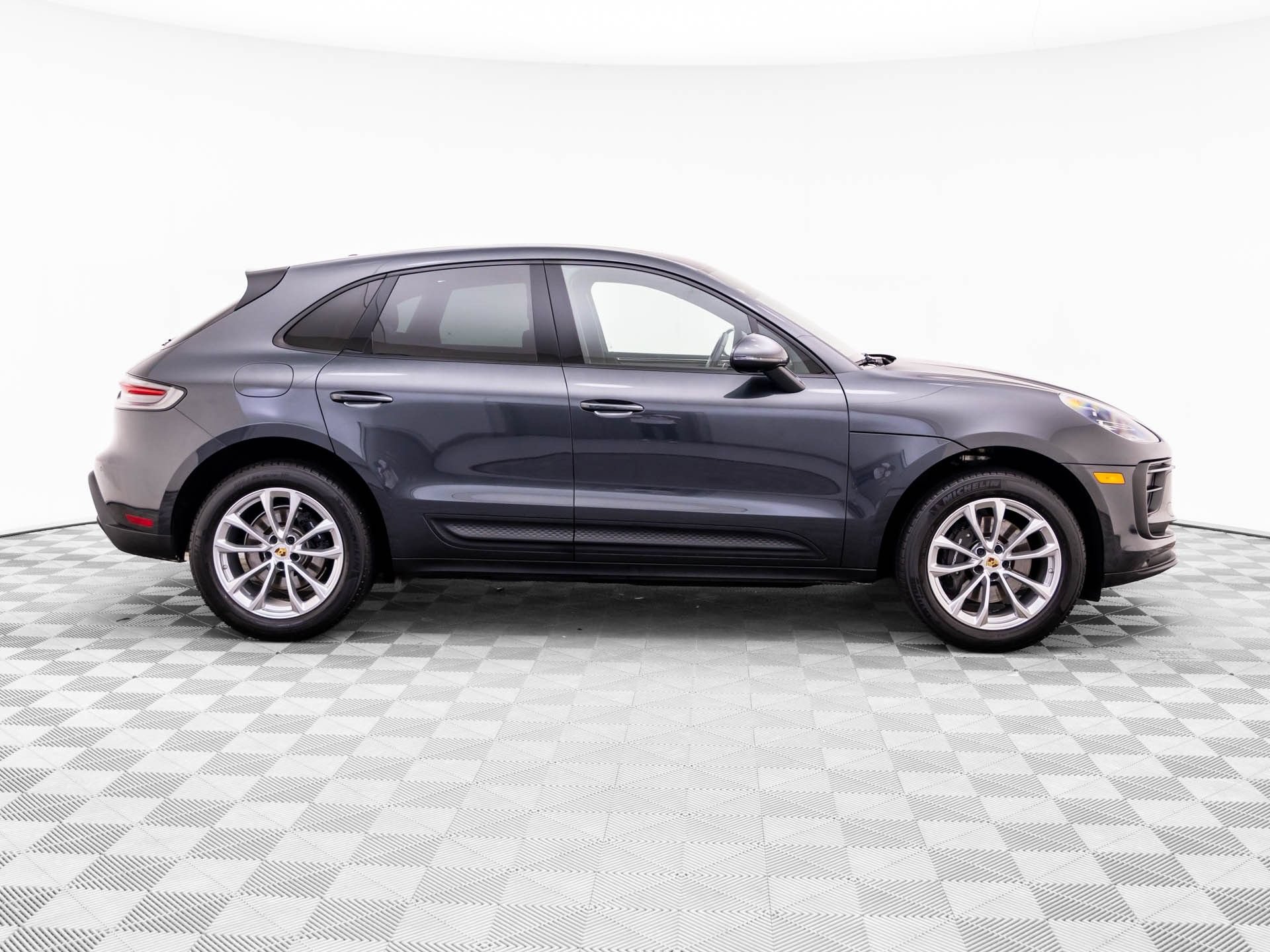 Used 2024 Porsche Macan AWD/4WD image 7