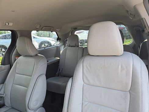Used 2017 Toyota Sienna XLE Premium AWD/4WD image 34