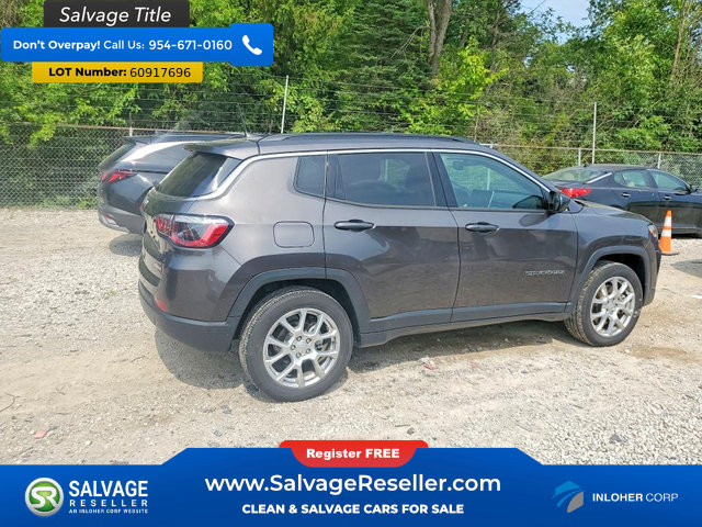 Used 2023 Jeep Compass Latitude w/ Sun and Sound Group AWD/4WD image 4