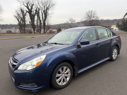 Used 2010 Subaru Legacy 2.5i Premium image 1