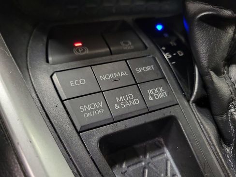 Used 2019 Toyota RAV4 XLE image 18