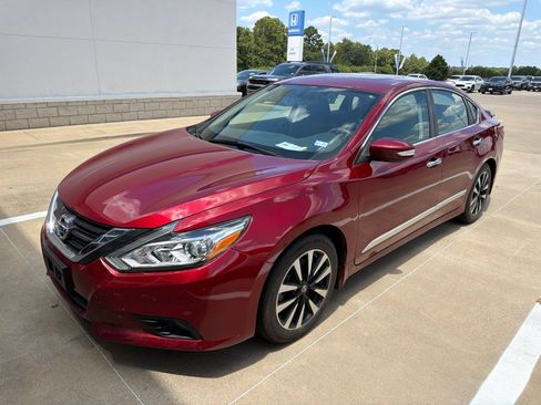 Used 2018 Nissan Altima 2.5 SV w/ 2.5 SV Technology Package FWD image 1