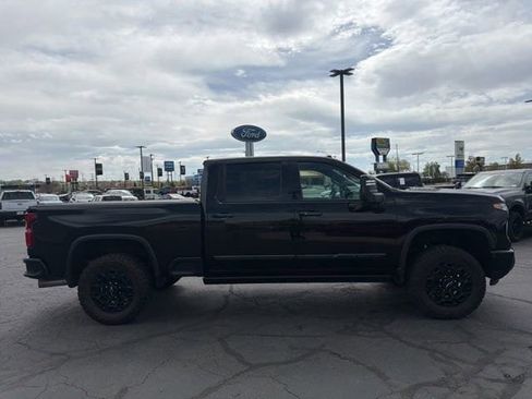 Used 2024 Chevrolet Silverado 2500 High Country w/ Midnight Edition AWD/4WD image 4