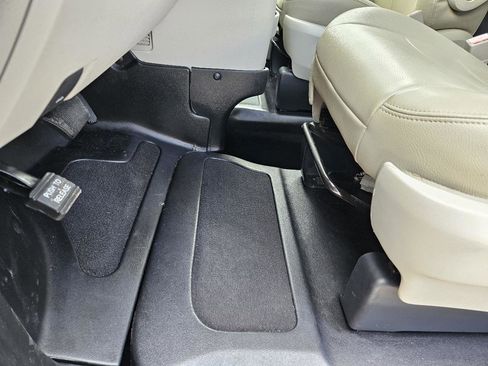 Used 2019 Dodge Grand Caravan SE w/ Power Convenience Group I FWD image 32