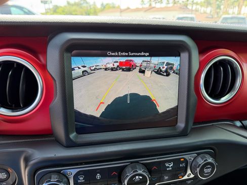 Used 2019 Jeep Wrangler Unlimited Rubicon AWD/4WD image 11