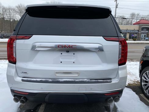 Used 2021 GMC Yukon XL Denali w/ LPO, Illumination Package image 4
