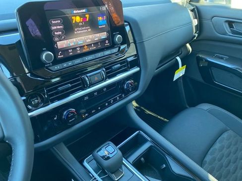 New 2025 Nissan Pathfinder SV image 18