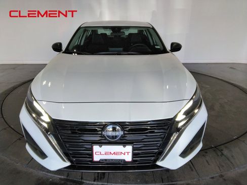 Used 2025 Nissan Altima 2.5 SV image 3