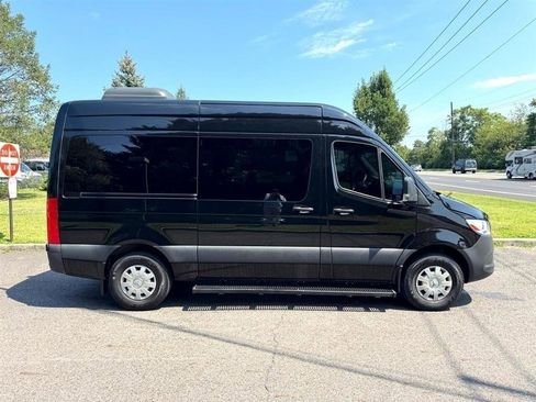 Used 2019 Mercedes-Benz Sprinter 2500 image 4