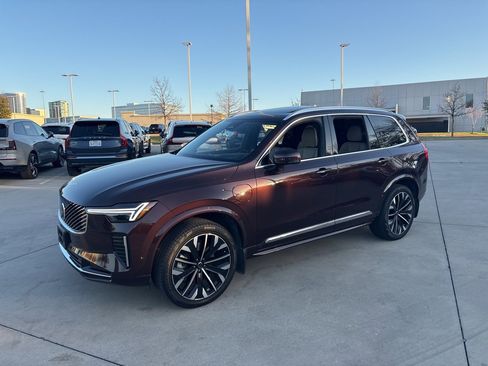 Certified 2025 Volvo XC90 T8 Ultra w/ Lounge Package image 1