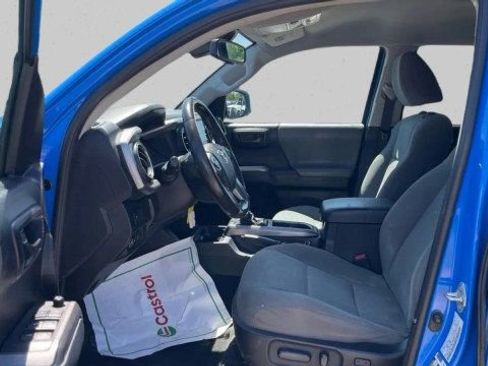 Used 2021 Toyota Tacoma SR5 w/ Technology Package AWD/4WD image 10