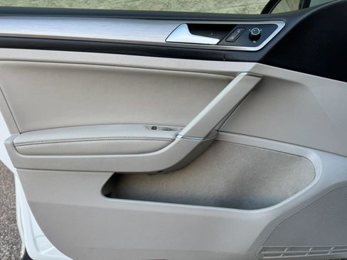 Used 2015 Volkswagen Golf TDI S image 8