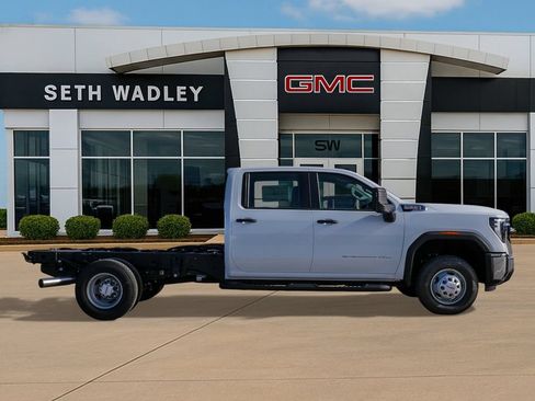 New 2026 GMC Sierra 3500 Pro AWD/4WD image 8