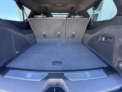 New 2026 Cadillac Escalade ESV Luxury w/ LPO, Radiant Package image 36