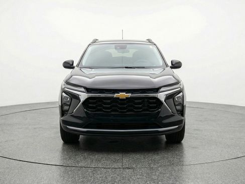 Used 2025 Chevrolet Trax LT image 2