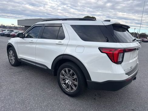Used 2025 Ford Explorer Active w/ Active Comfort Package image 8