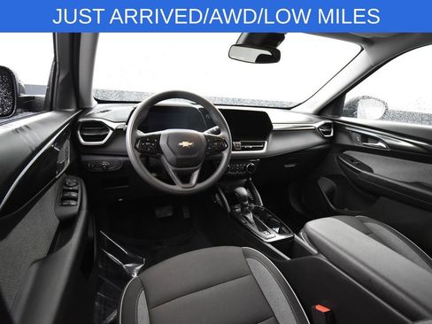 Used 2025 Chevrolet TrailBlazer LT w/ Driver Confidence Package image 11