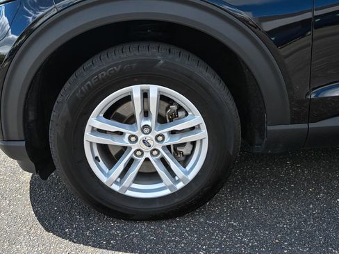 Certified 2024 Ford Explorer XLT w/ Equipment Group 202A AWD/4WD image 12