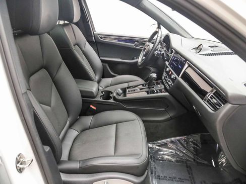 Certified 2023 Porsche Macan AWD/4WD image 20