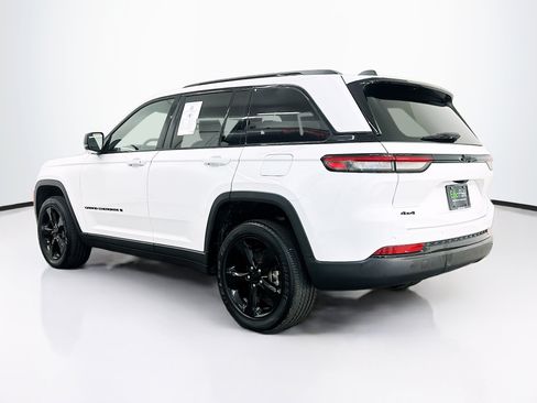 Used 2023 Jeep Grand Cherokee Altitude AWD/4WD image 5