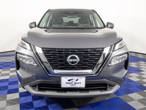 Used 2022 Nissan Rogue SV image 2
