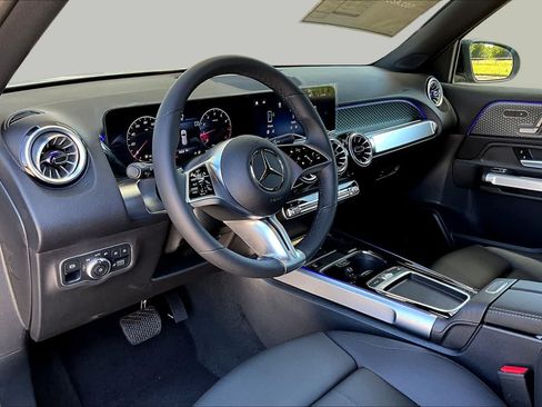 New 2025 Mercedes-Benz GLB 250 image 10