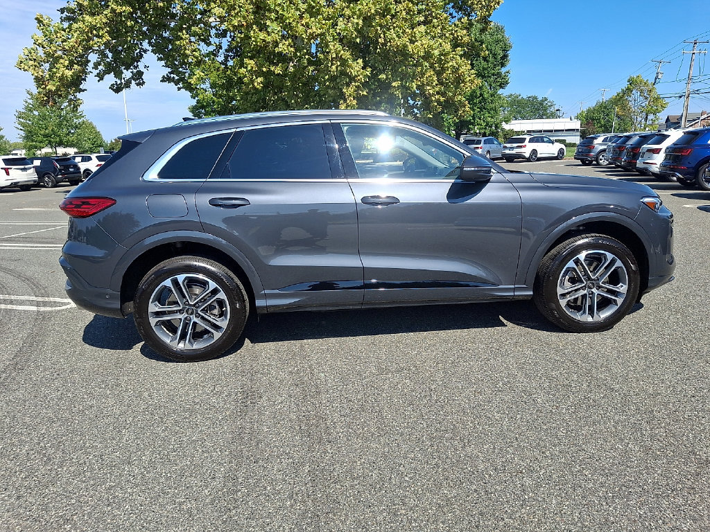 Used 2025 Audi Q5 Premium Plus w/ Premium Plus AWD/4WD image 11