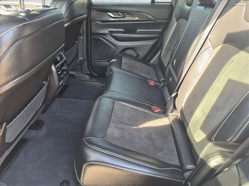 Used 2023 Jeep Grand Cherokee Altitude AWD/4WD image 18