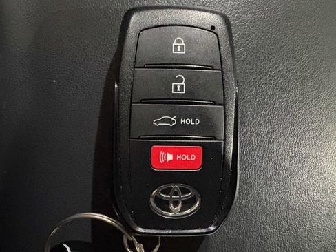 Used 2023 Toyota Crown Limited image 23