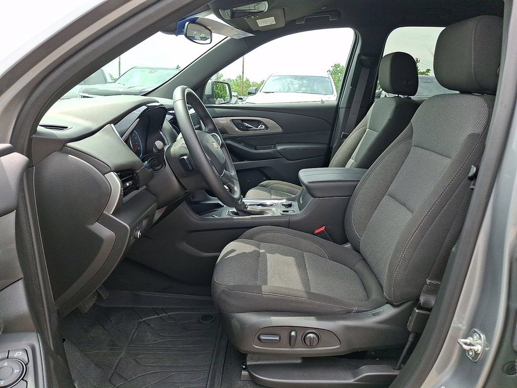 Used 2023 Chevrolet Traverse LT w/ LPO, Floor Liner Package AWD/4WD image 15