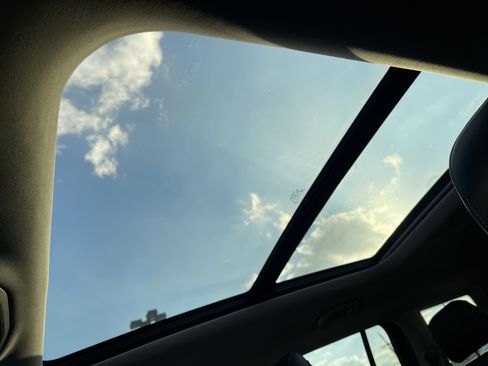 Used 2023 Jeep Grand Cherokee L Limited w/ Black Appearance Package image 36