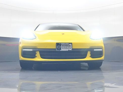 Used 2018 Porsche Panamera 4 image 8