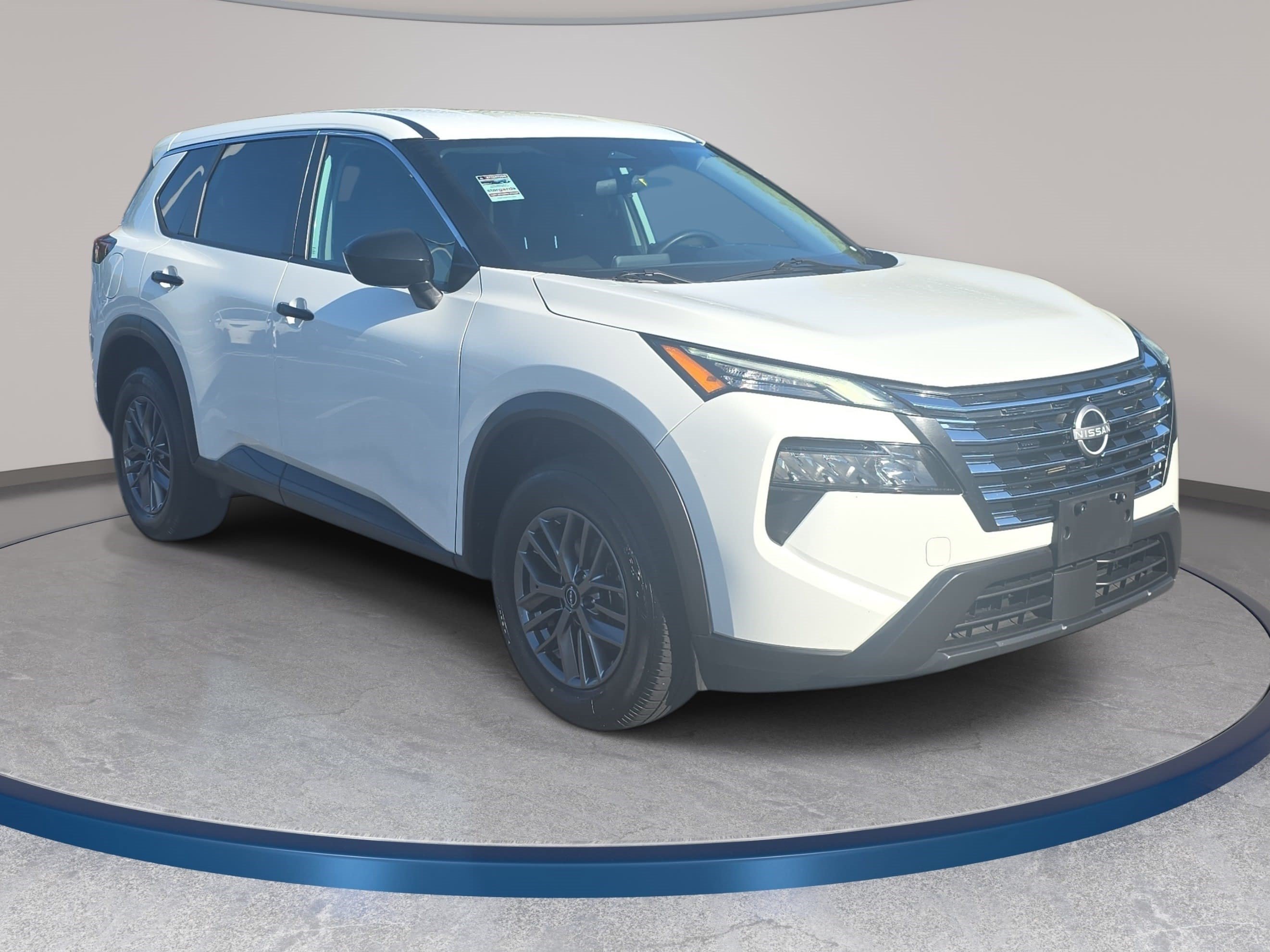 Used 2024 Nissan Rogue S AWD/4WD image 3
