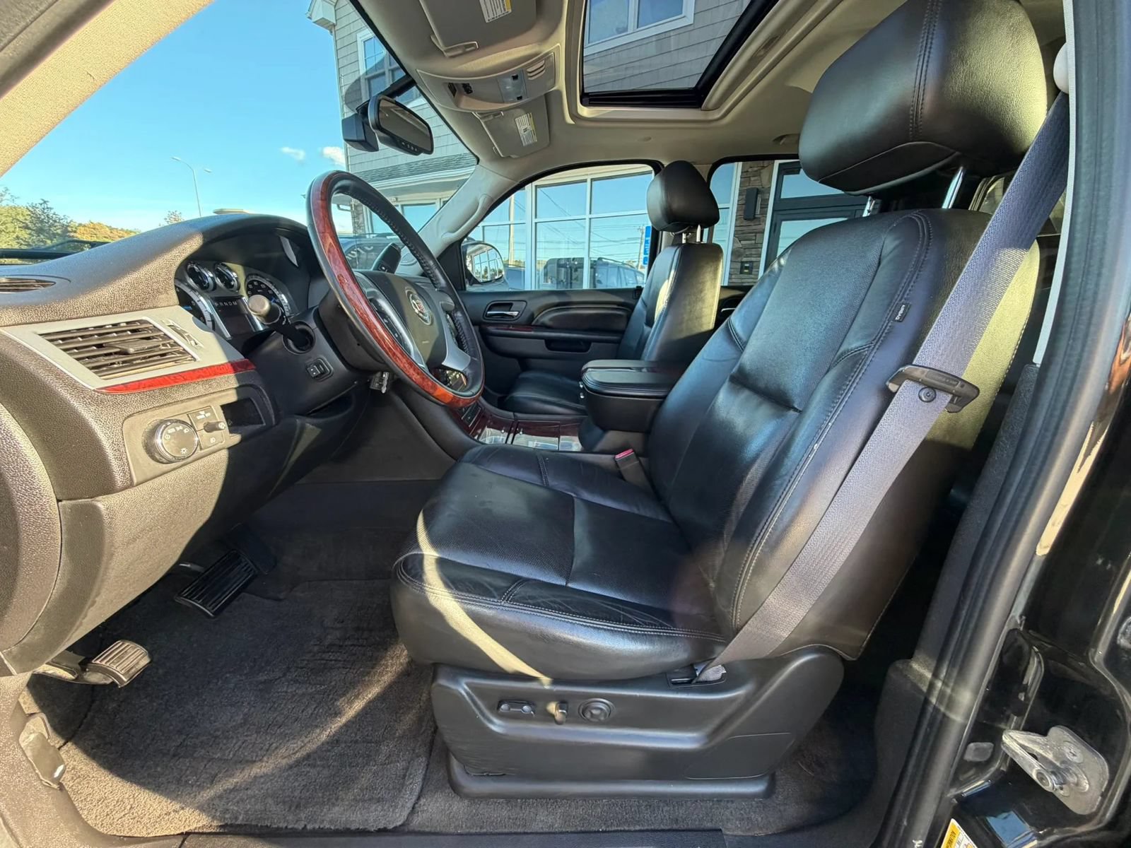 Used 2011 Cadillac Escalade EXT Luxury AWD/4WD image 20