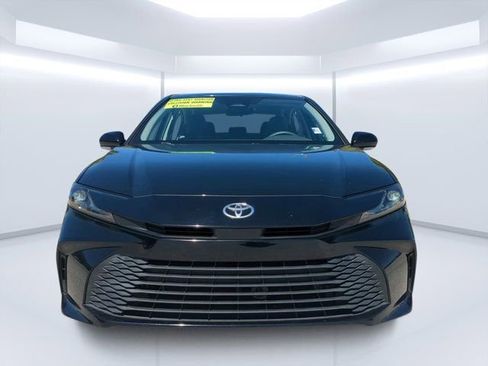 Used 2025 Toyota Camry LE image 8