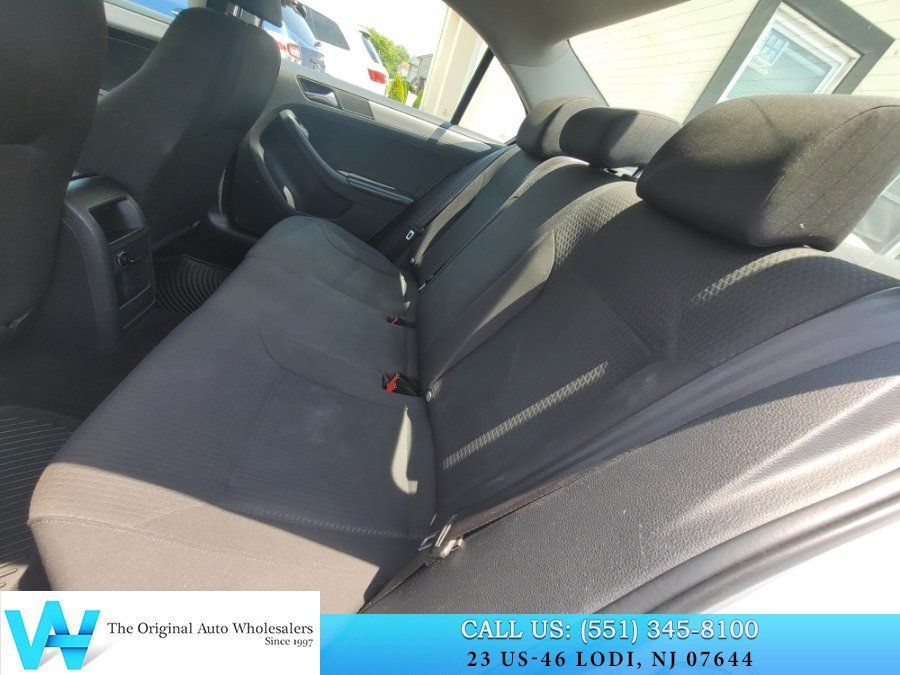 Used 2015 Volkswagen Jetta SE FWD image 14