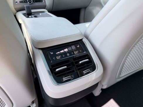 Certified 2024 Volvo XC90 B6 Plus AWD/4WD image 12
