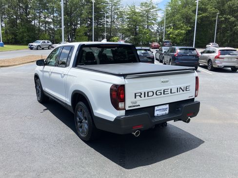 Certified 2025 Honda Ridgeline Sport image 8