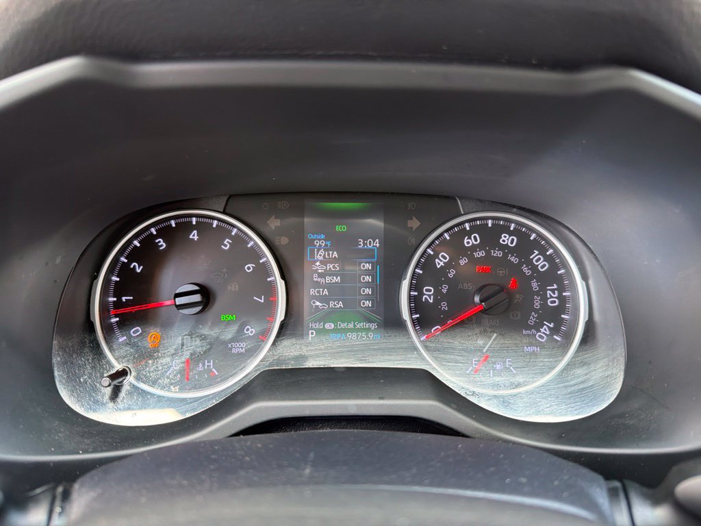 Used 2020 Toyota RAV4 XLE Premium FWD image 9