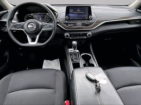 Used 2023 Nissan Altima 2.5 SV FWD image 14