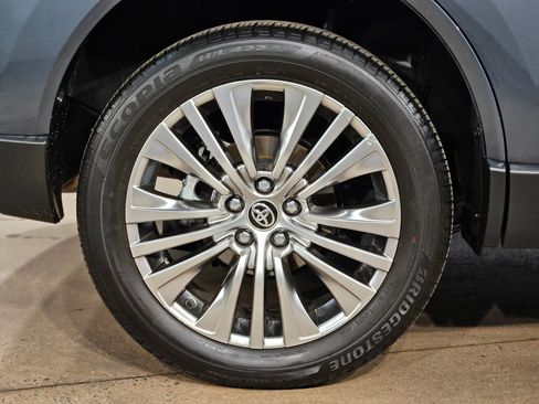 Used 2021 Toyota Venza Limited AWD/4WD image 17