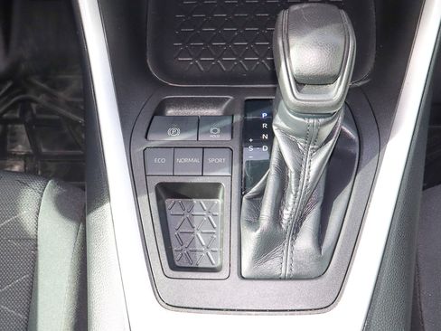 Used 2021 Toyota RAV4 XLE image 19