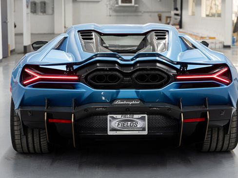 Used 2025 Lamborghini Revuelto image 7