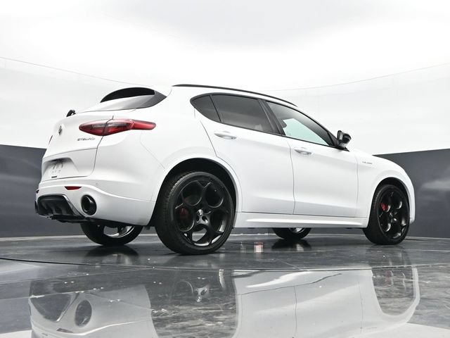 Used 2022 Alfa Romeo Stelvio Veloce AWD/4WD image 46