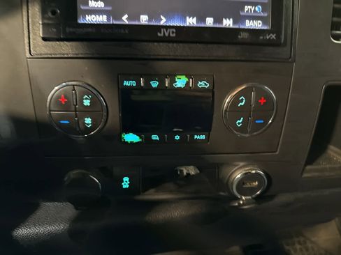 Used 2013 Chevrolet Silverado 1500 LT image 24