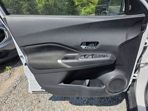 Used 2021 Nissan Kicks SV image 12