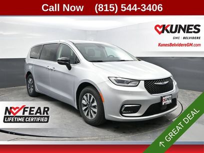 Used 2024 Chrysler Pacifica Limited
