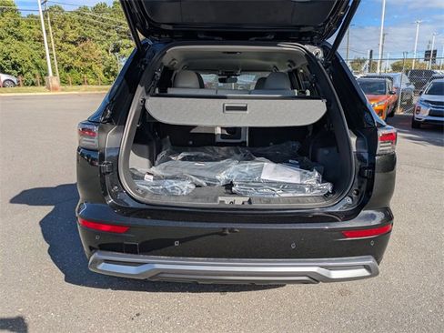 New 2025 Mitsubishi Outlander SE image 30