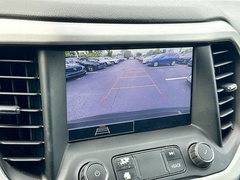 Used 2020 GMC Acadia SLE w/ Driver Convenience Package FWD image 19